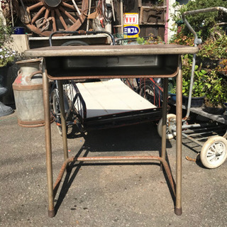 レトロ小中学校の机、レトロな机、作業台、ガーデニングテーブル