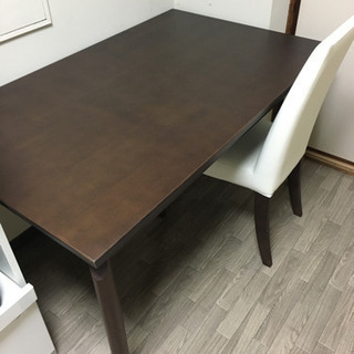 受付終了】ダイニングテーブルと椅子4脚