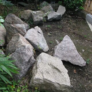 石垣用石材・庭石を差し上げます。