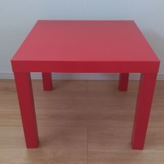IKEA　赤テーブル