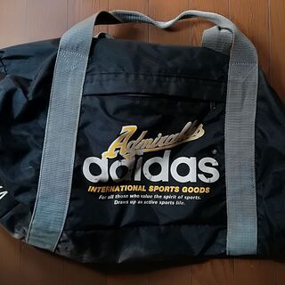 adidas　アディダス　大きいバッグ　ボストンバッグ　スポーツバッグ