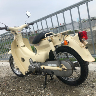 燃費の王様 リトル カブ -E 4速 セル付きです。レッグシールドまでベージュ稀少ですよ。