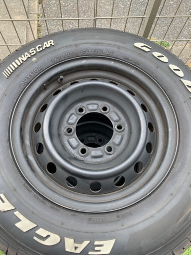 ハイエース　タイヤ　4本セット