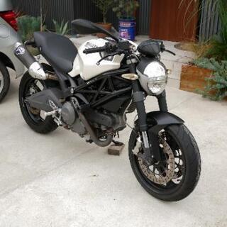 DUCATI MONSTER696 