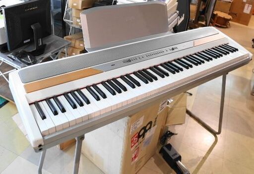 KORG　デジタルピアノ　SP-250　スタンド、ペダル付き！