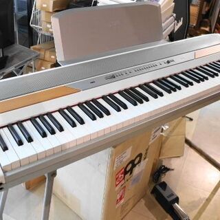 KORG　デジタルピアノ　SP-250　スタンド、ペダル付き！