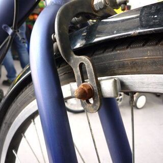 27インチ シティサイクル パンクに強いタイヤ 6段変速 カゴ カギ LED