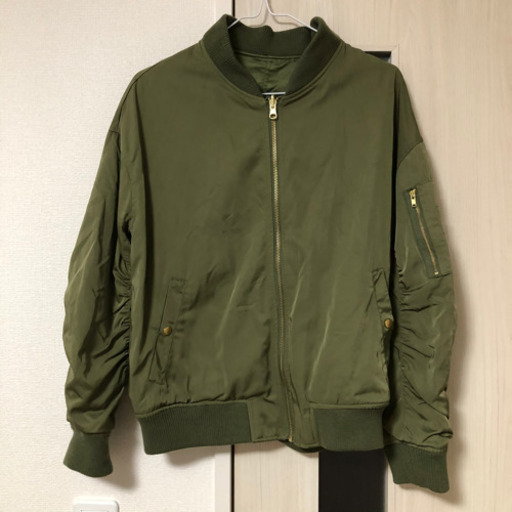 Ma 1 ﾘﾊﾞｰｼﾌﾞﾙ カーキ Maaa 東大和市のジャケット レディース の中古 古着あげます 譲ります ジモティーで不用品の処分