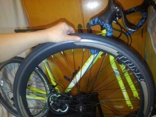 ロードバイク黄緑色Trinx
