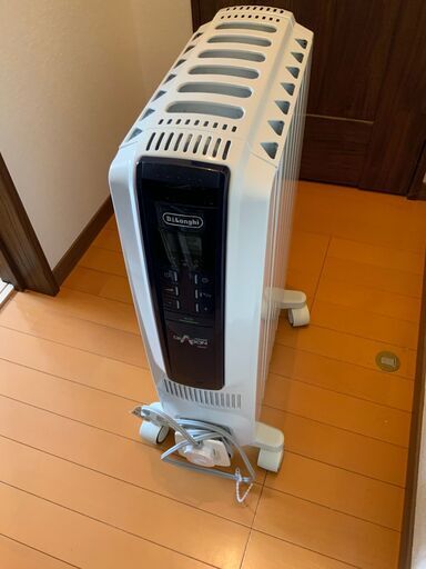 【値下げ中】オイルヒーター DeLonghi QSD0712-MB ほぼ新品