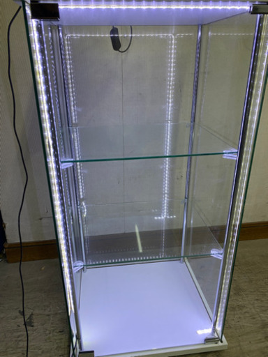 LED照明付きガラスショーケース