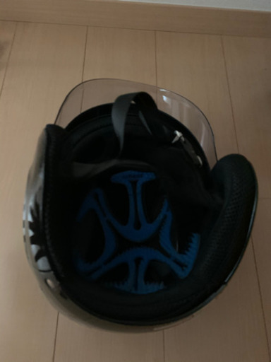 ヘルメット2点です。