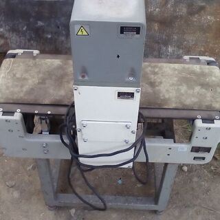 アンリツ製の金属探知機100ボルトベルトコンベア式3万円売り