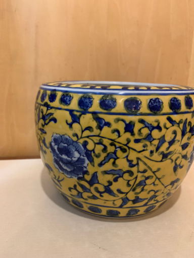 ミニ火鉢 黄釉花紋 風水 金魚鉢 蚊やり 黄色 金運 火鉢 中 陶器 花瓶 ワインクーラー 金魚鉢 めだか鉢 スワッティー 鹿児島のインテリア雑貨 小物 置物 オブジェ の中古あげます 譲ります ジモティーで不用品の処分