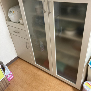 ニトリ　キッチンボード／食器棚