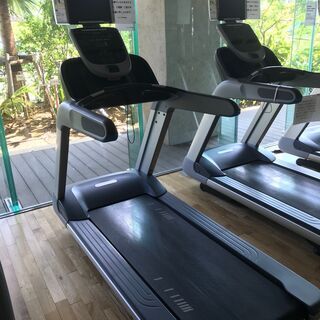 トレーニングマシン　【PRECOR　ルームランナー】