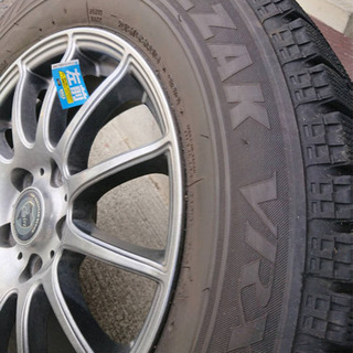 ［受渡し予定者様、決まりました］スタッドレスタイヤ　215/65R16