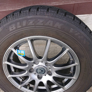 ［受渡し予定者様、決まりました］スタッドレスタイヤ　215/65R16
