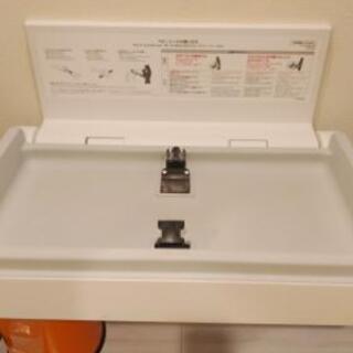 業者向け値下げレストランにあるおむつ台、子供トイレ椅子