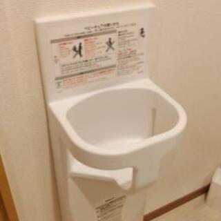 業者向け値下げレストランにあるおむつ台、子供トイレ椅子