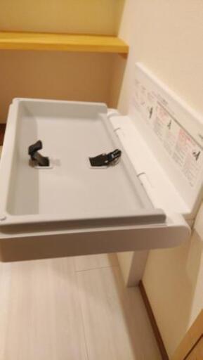 業者向け値下げレストランにあるおむつ台、子供トイレ椅子