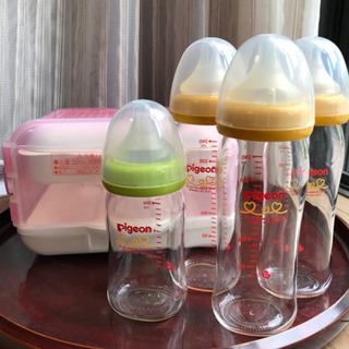 （哺乳瓶）母乳実感4本＆電子レンジ消毒ケース