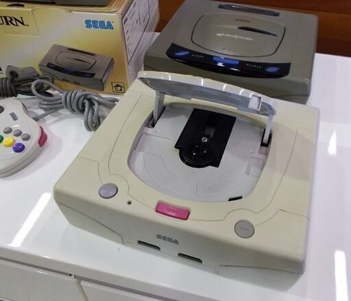 セガサターン本体 3台セット 通電OKあり ジャンク扱い SEGA グレー ホワイト 家庭用ゲーム機 レトロ 札幌市東区 新道東店