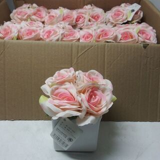陶器の入れ物+バラ造花　ちょっとした飾りに　まとめて売ります！