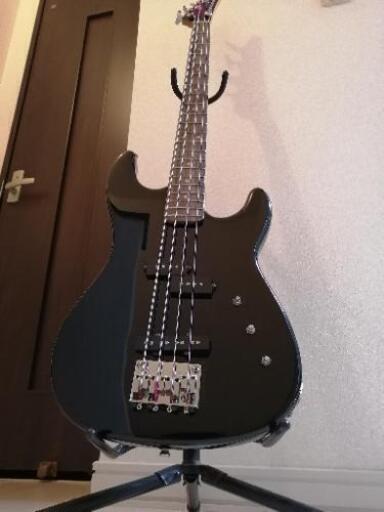 お取り引き相手が決まりました。★ベース本体[右利き用、楽器、初心者向け]［ボディ、ギターネック清掃、金属部分磨き、弦交換済］［お家時間を有効に自宅やスタジオで練習用、初心者から玄人まで］［子供から大人まで］【低音から中低音、高音まで1本で対応】【バンド、SNSの写真動画撮影用のネタとして、コスプレ小道具、部屋のインテリアとして】【一度ベースを弾いてみたかった、懐かしくてもう一度弾きたい方にご案内】【ベース弦交換済】