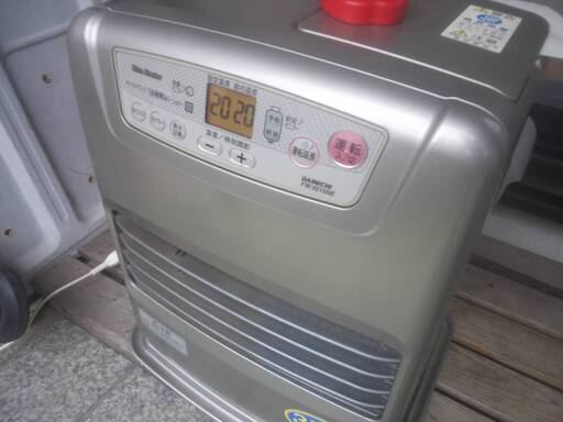 取引中　中古 15年製 ダイニチ 石油ファンヒーターFW-3215NE　 木造9畳/コンクリート12畳  20分動作確認済み です