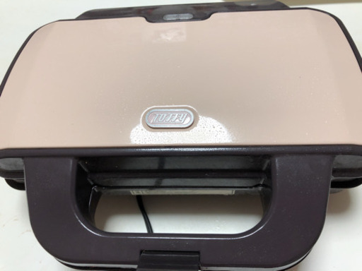 ホットサンドメーカーピンク美品約束中２０００円から1500円にお値下げしました