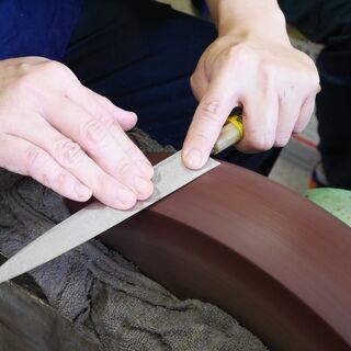 【少人数開催】伝統工芸士に学ぶ包丁研ぎ体験