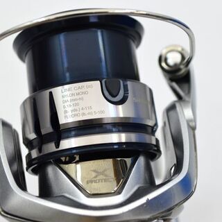 19ストラディック2500S エギング　バス　チヌ　堤防　磯　タチウオ  04016 スピニングリール (0220356009)