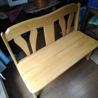 木製長椅子