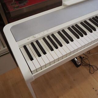 苫小牧発◆KORG（コルグ） B1 電子ピアノ 88鍵 キーボード 2016年製 ホワイト 松井咲子カバー付き◆ 苫小牧発◇KORG（コルグ） B1 電子ピアノ 88鍵 キーボード 2016年製