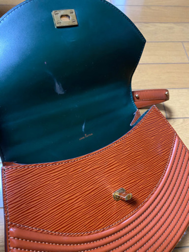 ルイヴィトン エピ ティルシット