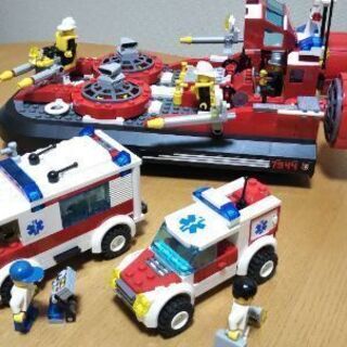 【値下げしました】レゴシティ 救急車輌のセット(7944+789...