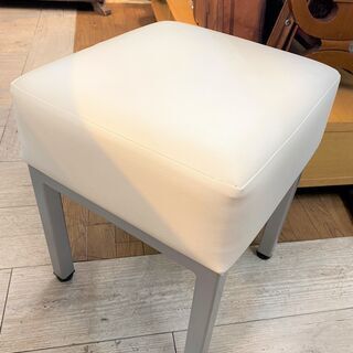 【鏡面仕上げ】 スツール付ドレッサー ホワイト 引出し付 コンセント付 モリタインテリア 白家具★買取帝国 志木店 鏡面仕上げ】 スツール付ドレッサー ホワイト 引出し付 コンセント付