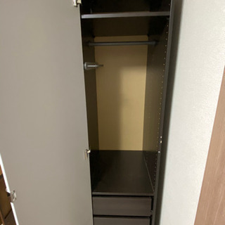 【IKEA】全身が見えるミラー扉付き収納棚