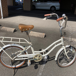 ホワイト自転車　春にチューブ後ろタイヤ交換済み