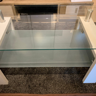 普通のガラステーブル