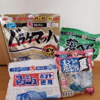 ヘラブナ釣りエサ　各100円