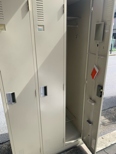 会社や事務所や学校におすすめ！特大ロッカー！カギ付き新品！6000円に値引きします❤︎