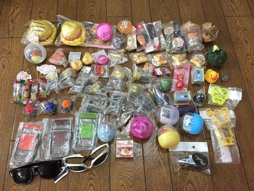 ④【全て新品・送料込】ワンピース、コアラのマーチ、サングラスなど68点まとめ売り