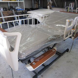 【中古】　介護ベッド　パラマウントベッド　楽匠S低床　３モーター
