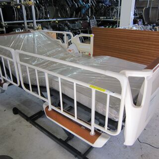 【中古】　介護ベッド　パラマウントベッド　楽匠S低床　３モーター
