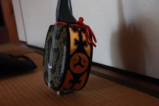 【初心者用/美品】沖縄三線 楽譜・専用カバン付き 初心者用/美品】沖縄三線 楽譜・専用カバン付き 三線 沖縄三線セット