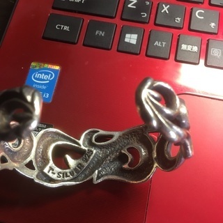 迫力あるバングルです