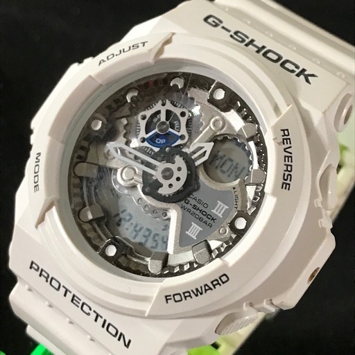 CASIO G-SHOCK ジーショック 白デジアナ腕時計 GA−300  ホワイト針 シルバー文字盤