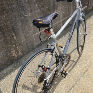 GIANT SCAPE AIR ジャイアント クロスバイク 2012年頃 クッション キャットアイ テールライト付き GIANT SCAPE AIR ジャイアント クロスバイク 2012年頃 クッション